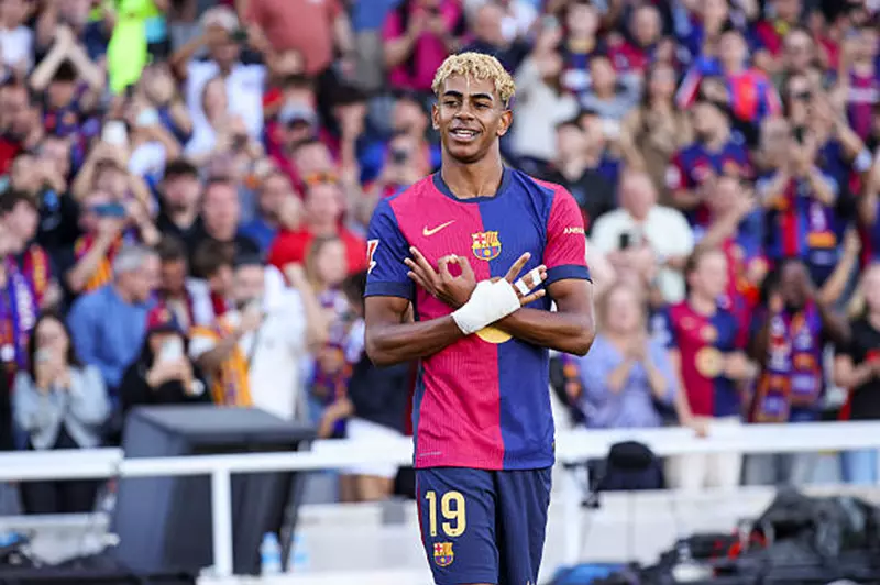 إنيستا: لامين يامال يمتلك موهبة استثنائية ومتفردة