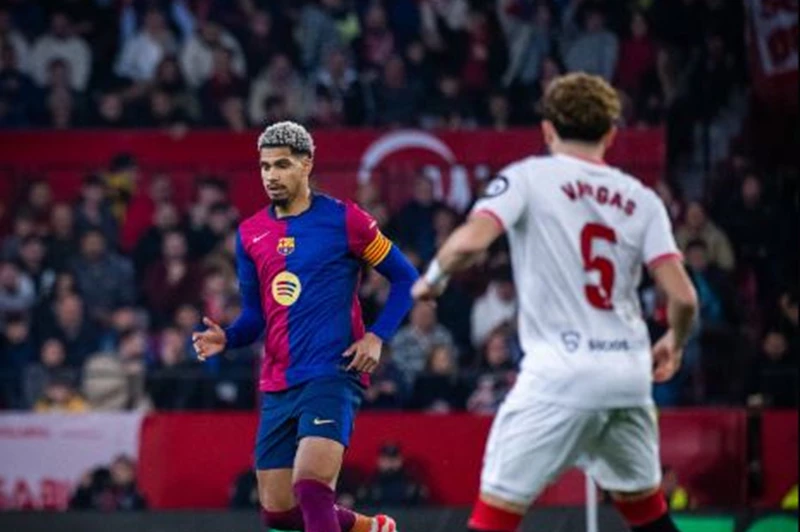 صباح أوروبي مميز: تشيلسي يعقد الصفقة الكبرى، برشلونة يصر على الاحتفاظ بأراوخو، وكين يواجه خسارة مؤلمة