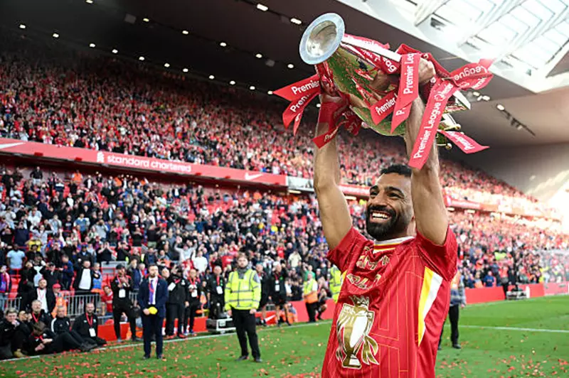 أسطورة مانشستر يونايتد: محمد صلاح مرشح مثالي لنيل الكرة الذهبية